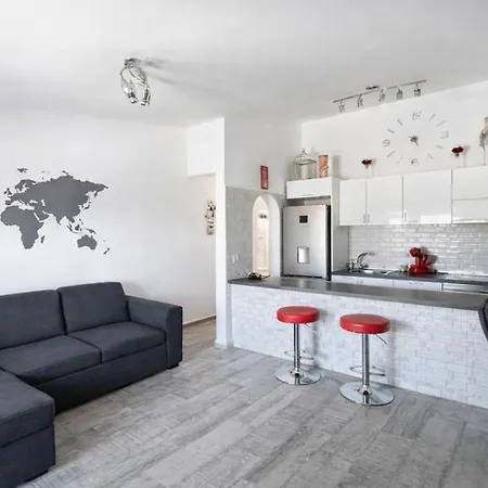 Floor Penthouse With Ocean View & Pool - Poseidon דירה *