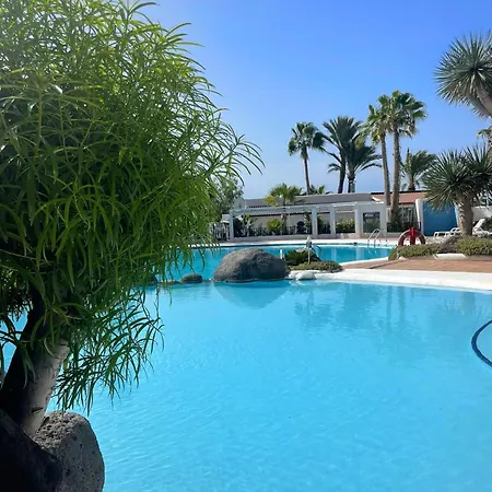 Poseidon - Stunning Ocean & Pool View Terrace 圣米格尔德阿沃纳